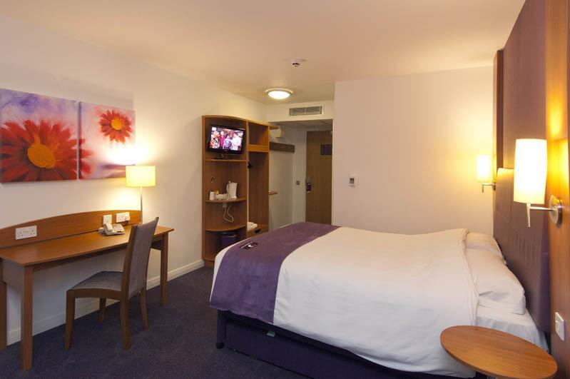 Premier Inn Bournemouth Central Exterior foto